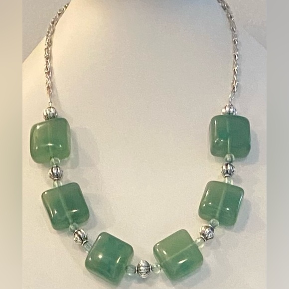 NEW Soft green pillow bead statement necklace - Picture 2 of 4